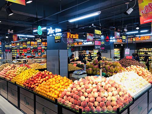  如何根据季节变化进行超市货架陈列调整？